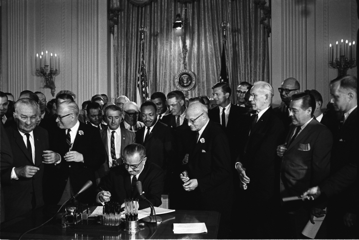 Lyndon_Johnson_signing_Civil_Rights_Act,_July_2,_1964.jpg
